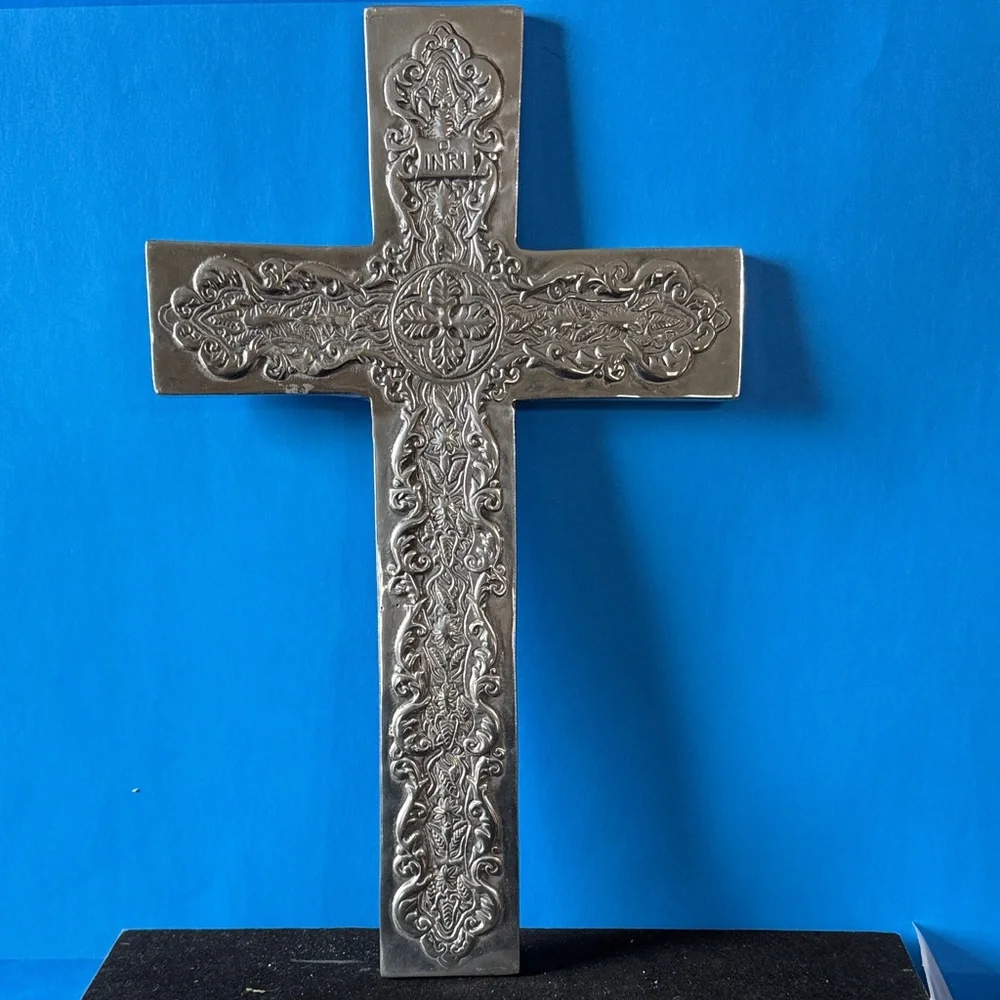 Elegant metal Silver Wall Cross (heavy)